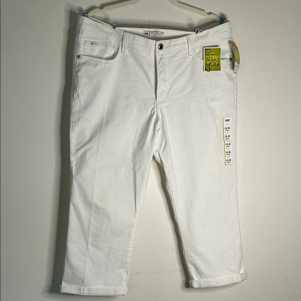 LEE NWT Classic Whites Denim Capris SZ 18